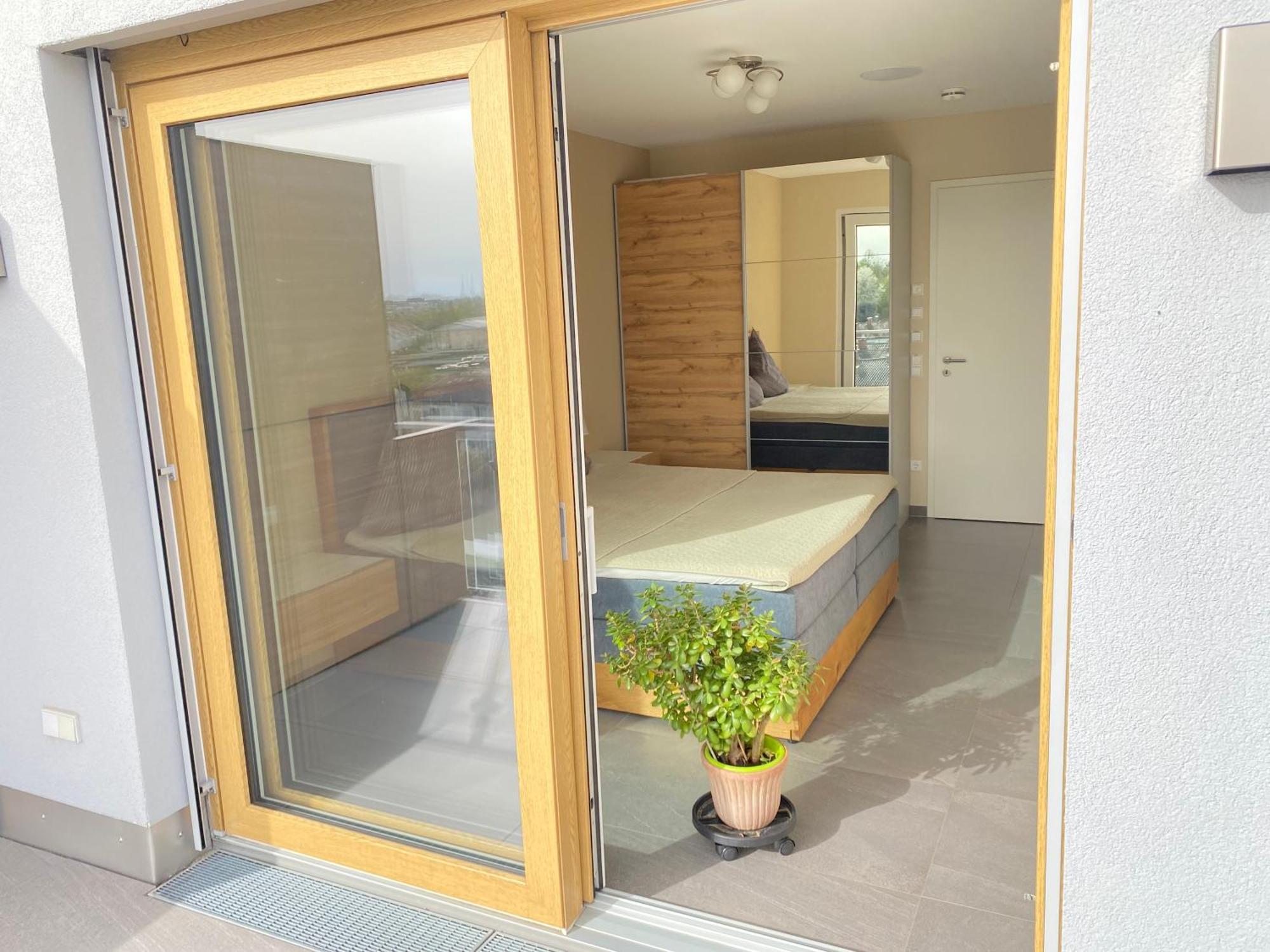 Penthouse Apartment Mit Alpenblick Friedrichshafen Exteriör bild