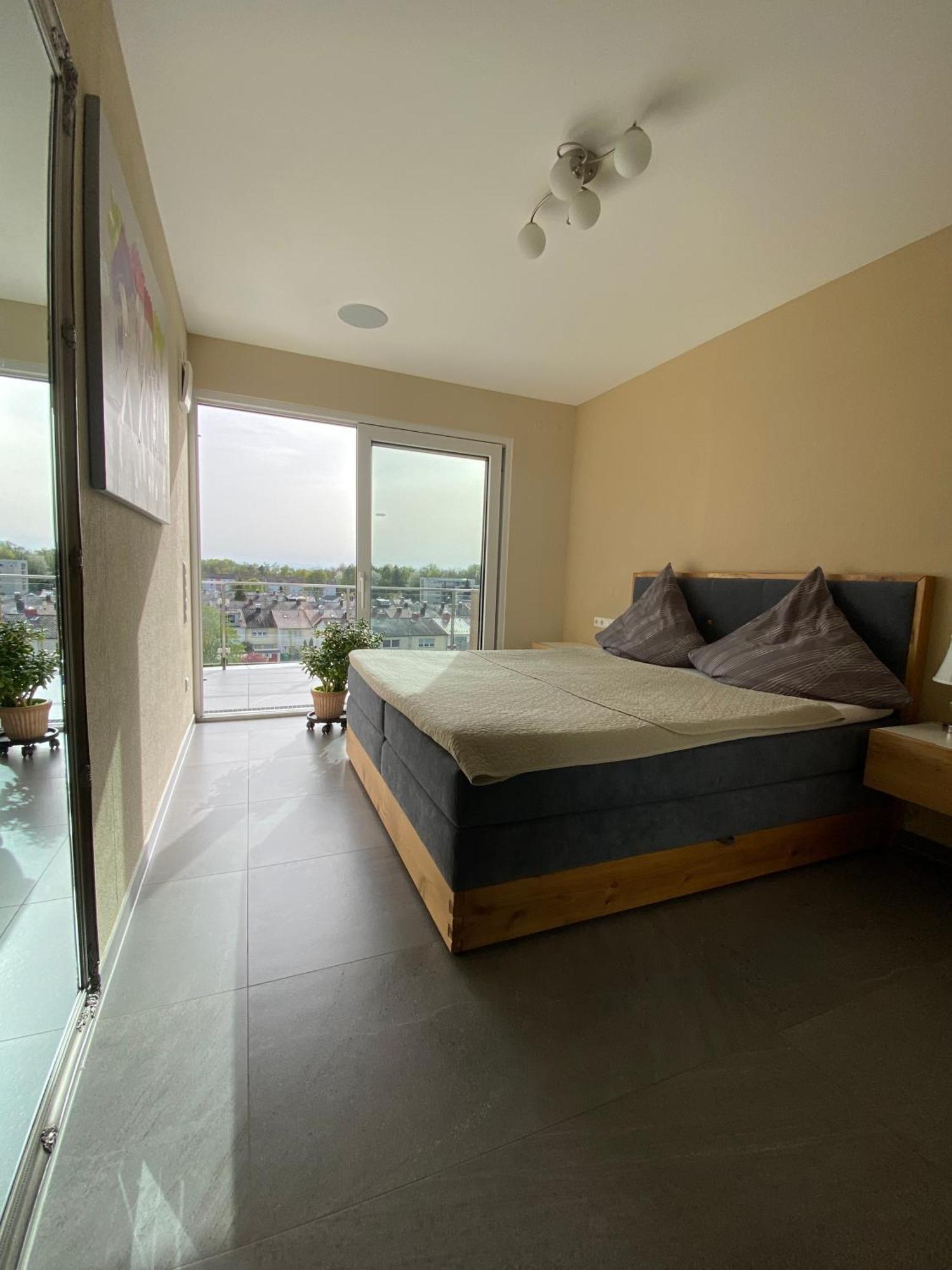 Penthouse Apartment Mit Alpenblick Friedrichshafen Exteriör bild