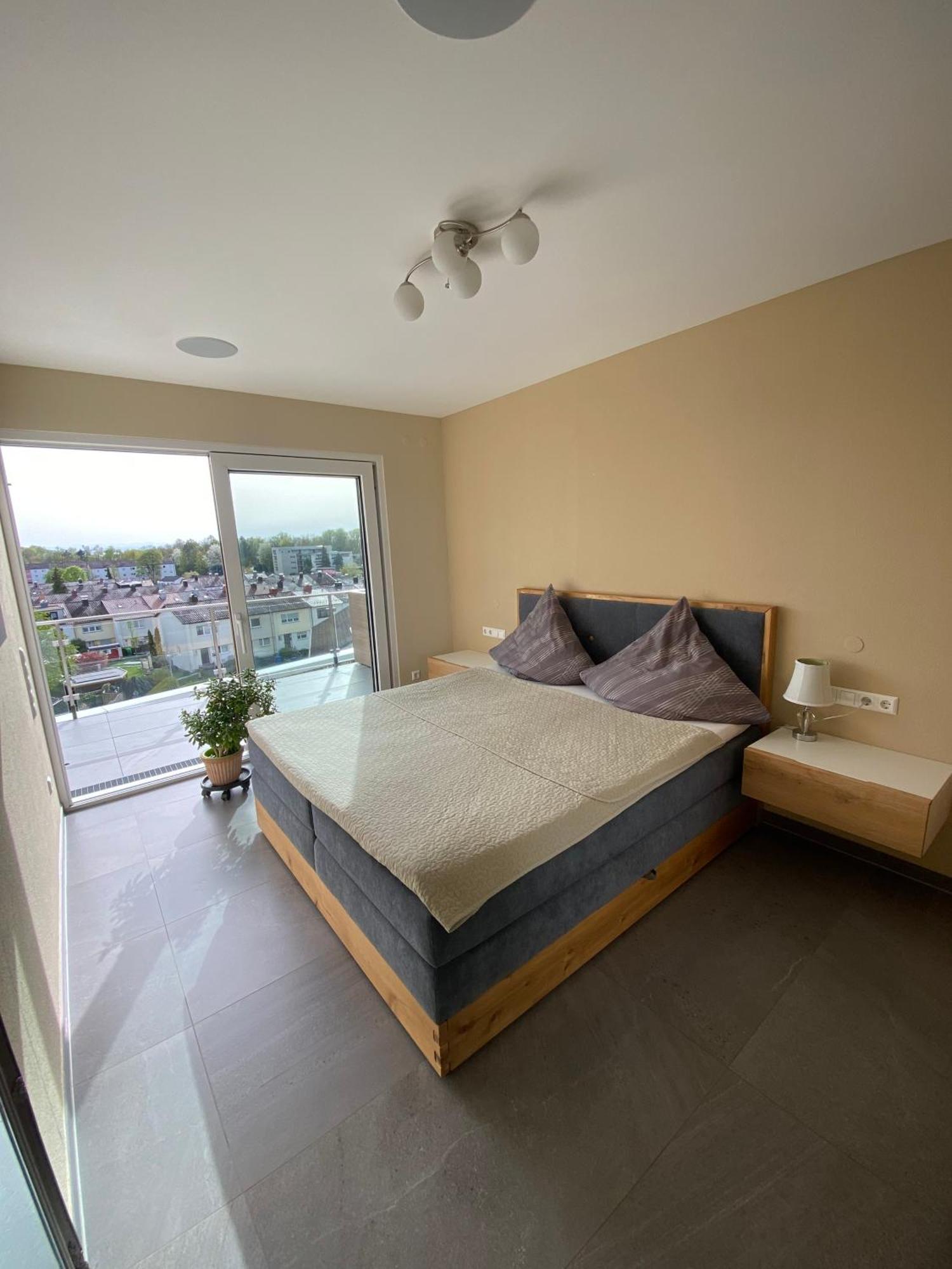 Penthouse Apartment Mit Alpenblick Friedrichshafen Exteriör bild