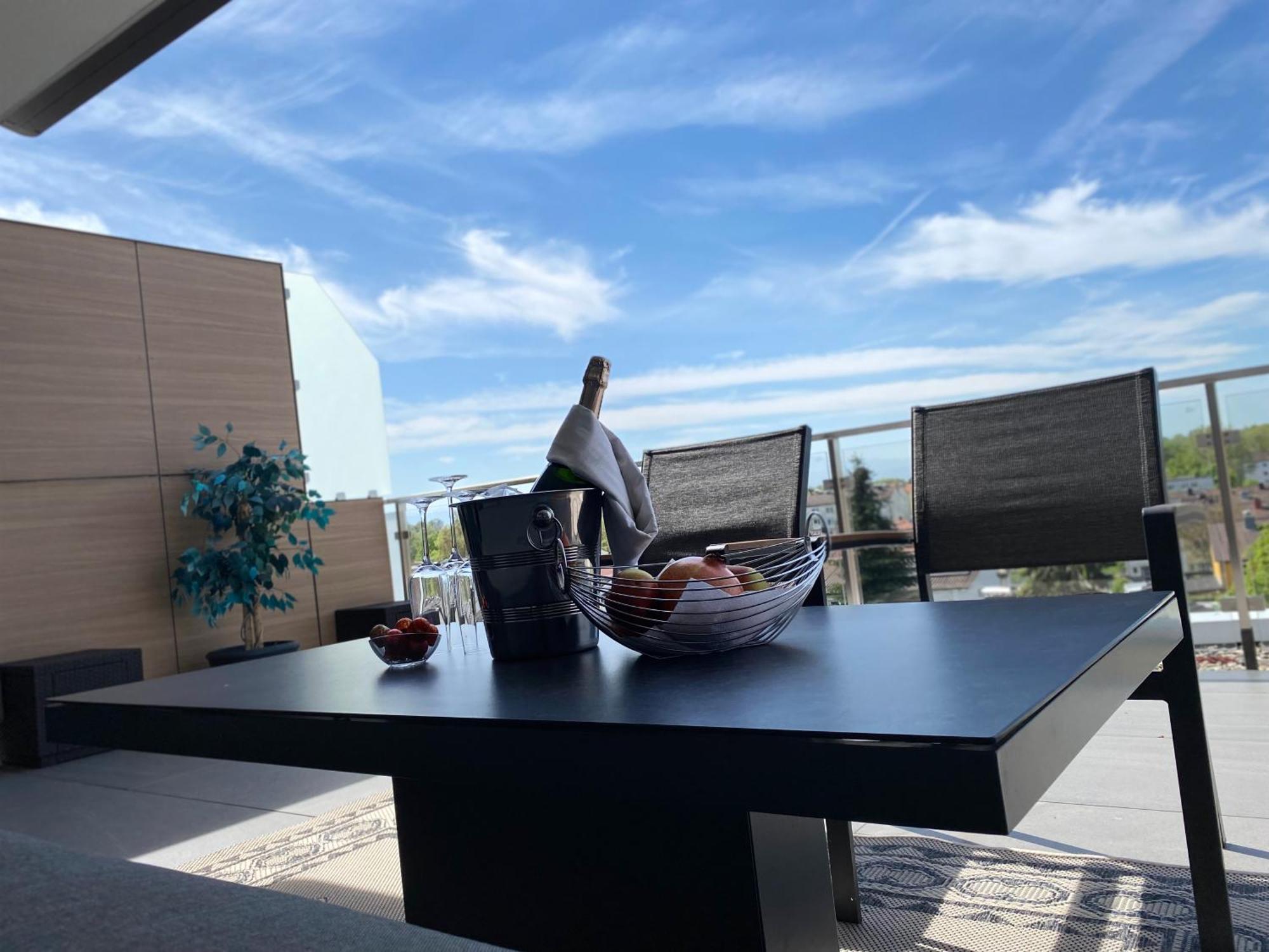 Penthouse Apartment Mit Alpenblick Friedrichshafen Exteriör bild