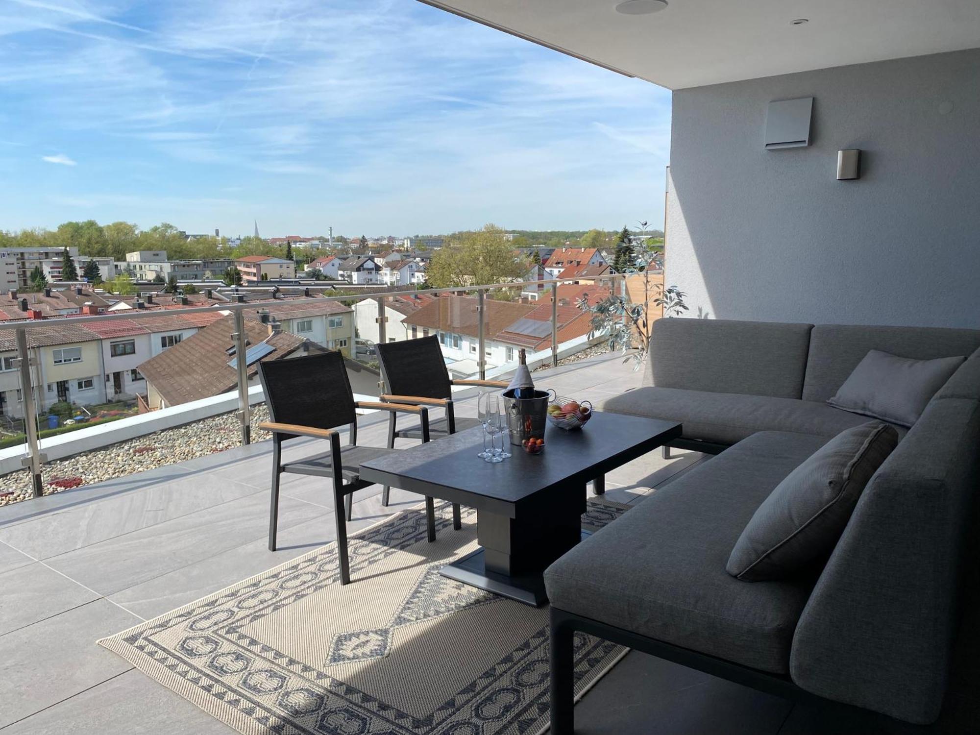 Penthouse Apartment Mit Alpenblick Friedrichshafen Exteriör bild