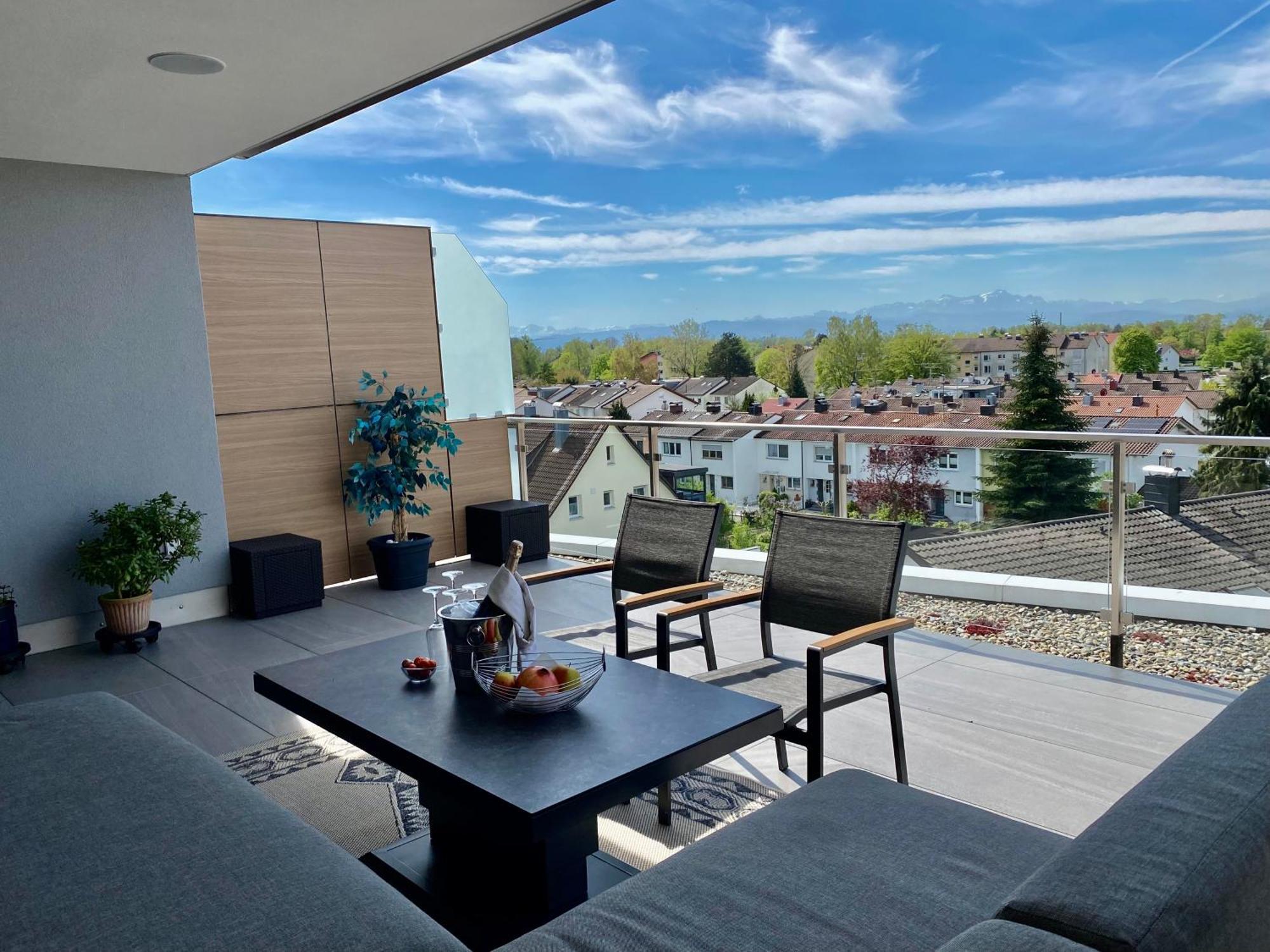 Penthouse Apartment Mit Alpenblick Friedrichshafen Exteriör bild