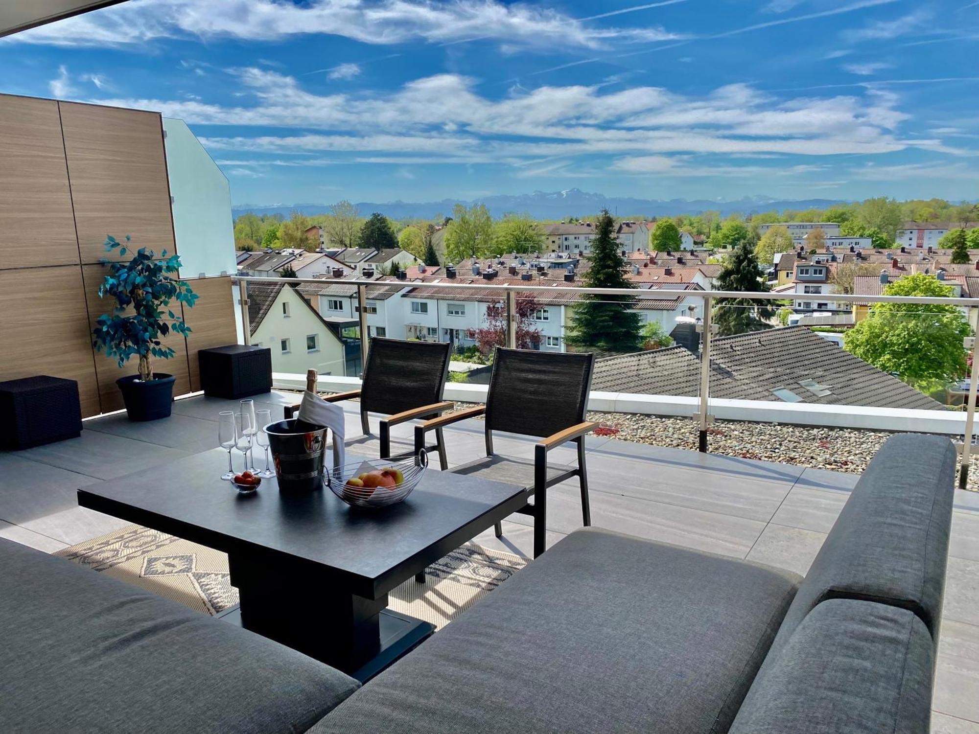 Penthouse Apartment Mit Alpenblick Friedrichshafen Exteriör bild