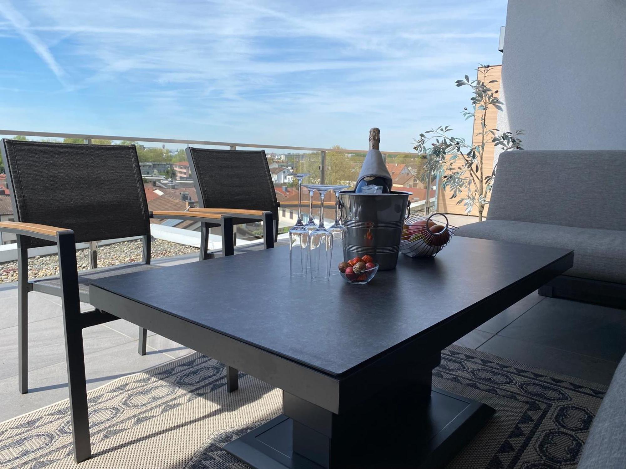 Penthouse Apartment Mit Alpenblick Friedrichshafen Exteriör bild